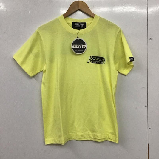 キックスティーワイオー KIKS TYO Tシャツ 半袖 半袖カットソー プリントTシャツ クルーネックカットソー S ロゴ、文字 黄 / イエロー / yellow メンズ USED 古着 中古 10158941