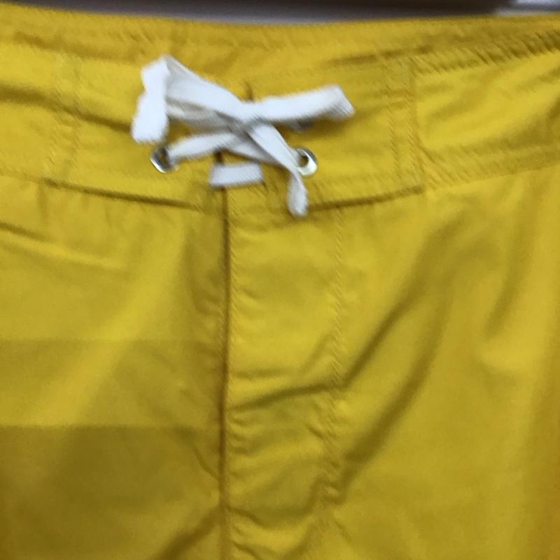 ステューシー STUSSY パンツ ショートパンツ ショートパンツ ハーフパンツ カジュアルパンツ 30インチ ロゴ、文字 黄 / イエロー / yellow メンズ USED 古着 中古 10158963