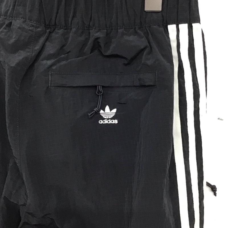 アディダス adidas パンツ ワークパンツ、ペインターパンツ ナイロンパンツ ワイドパンツ カジュアルパンツ XL ロゴ、文字 ダークグレー / ダークグレー / メンズ USED 古着 中古 10159103