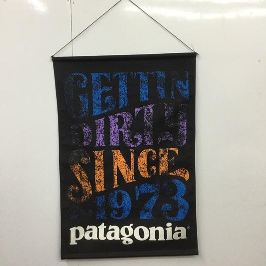 パタゴニア patagonia ファッション小物 ファッション小物 バナー GETTIN DIRTY SINCE 1973 タペストリー 壁掛け ロゴ、文字 黒 / ブラック / black メンズ USED 古着 中古 10159485