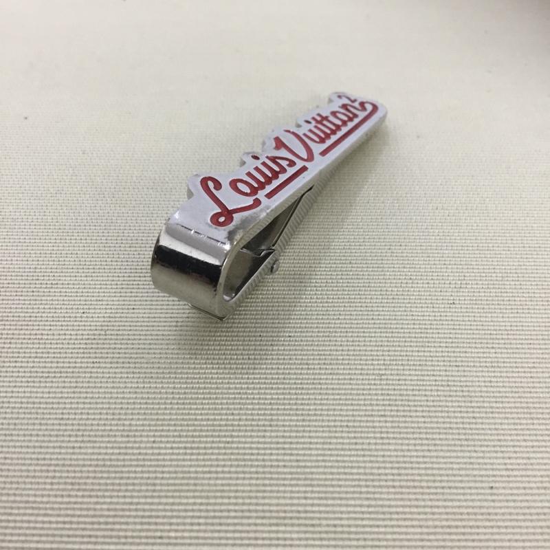 ルイヴィトン LOUIS VUITTON ファッション小物 手袋 ネクタイピン タイピン NIGO ロゴ、文字 銀 / シルバー / silver color X 赤 / レッド / red メンズ USED 古着 中古 10159566