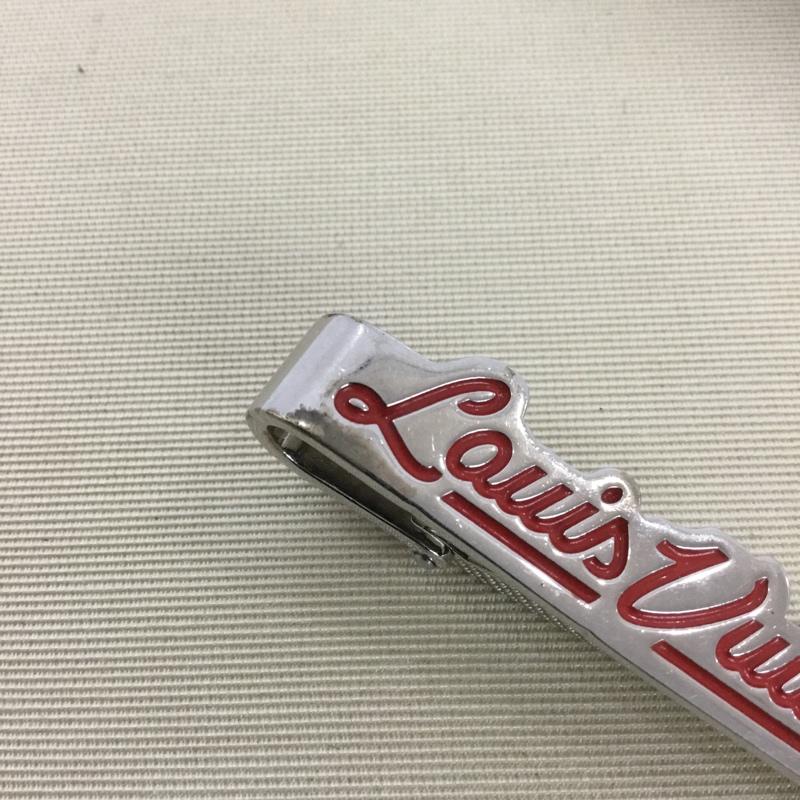 ルイヴィトン LOUIS VUITTON ファッション小物 手袋 ネクタイピン タイピン NIGO ロゴ、文字 銀 / シルバー / silver color X 赤 / レッド / red メンズ USED 古着 中古 10159566