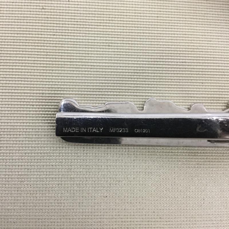 ルイヴィトン LOUIS VUITTON ファッション小物 手袋 ネクタイピン タイピン NIGO ロゴ、文字 銀 / シルバー / silver color X 赤 / レッド / red メンズ USED 古着 中古 10159566