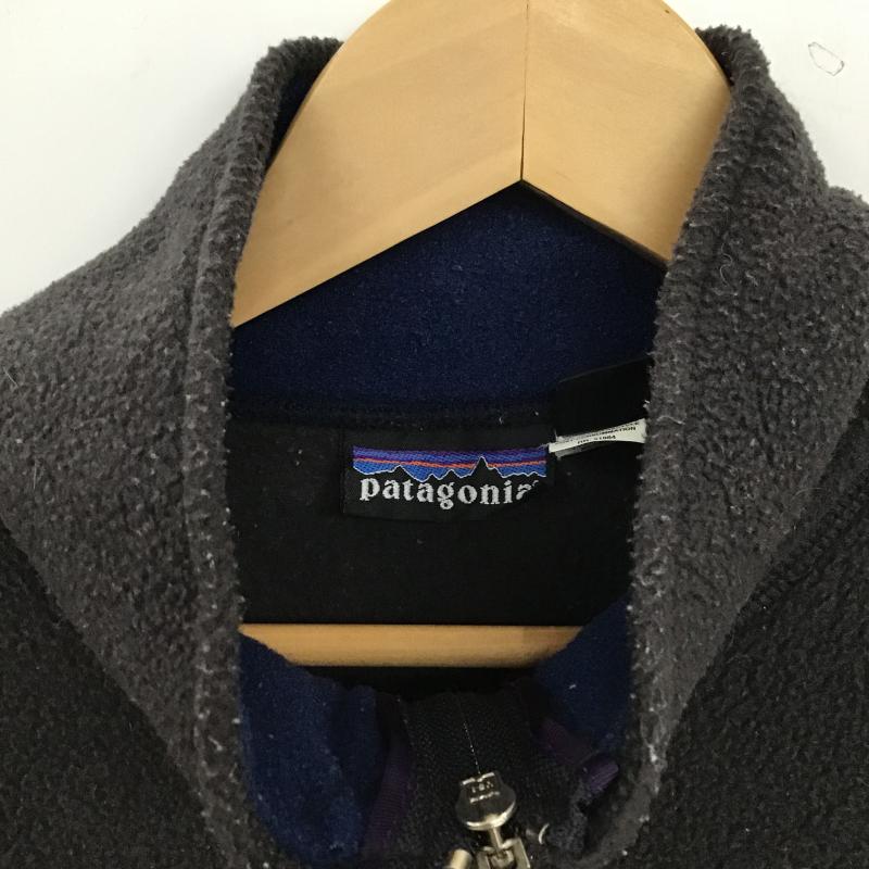 パタゴニア patagonia ジャケット、上着 ジャンパー、ブルゾン 長袖フリースジャケット プルオーバージャケット アウター M ロゴ、文字 ダークグレー / ダークグレー / メンズ USED 古着 中古 10159607