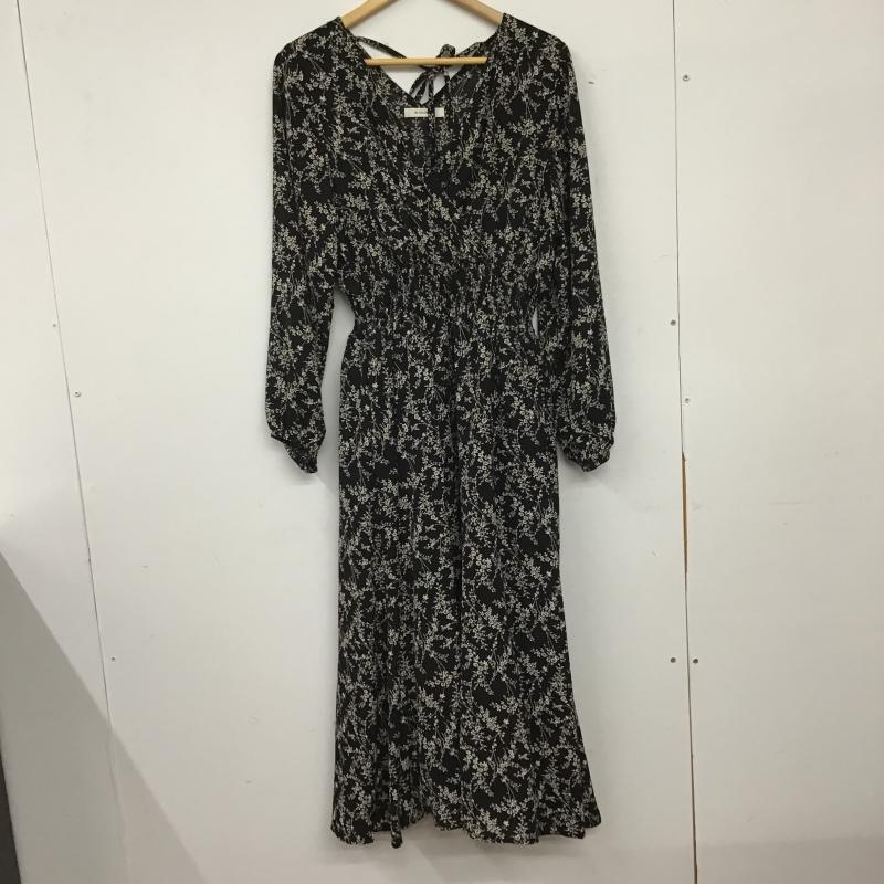 ダブルクローゼット w closet ワンピース ロングスカート 長袖ロングワンピース フレアスカート M プリント 黒 / ブラック / black X 白 / ホワイト / white レディース USED 古着 中古 10160044