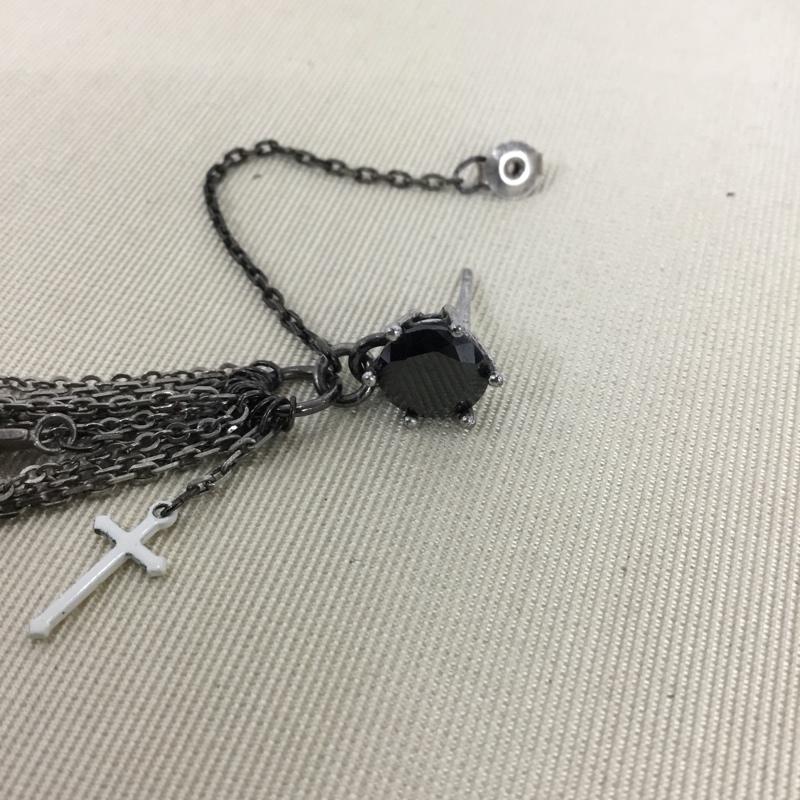 ガンダ gunda アクセサリー ピアス 十字架 クロス 片耳用 無地 黒 / ブラック / black X 銀 / シルバー / silver color メンズ USED 古着 中古 10160055