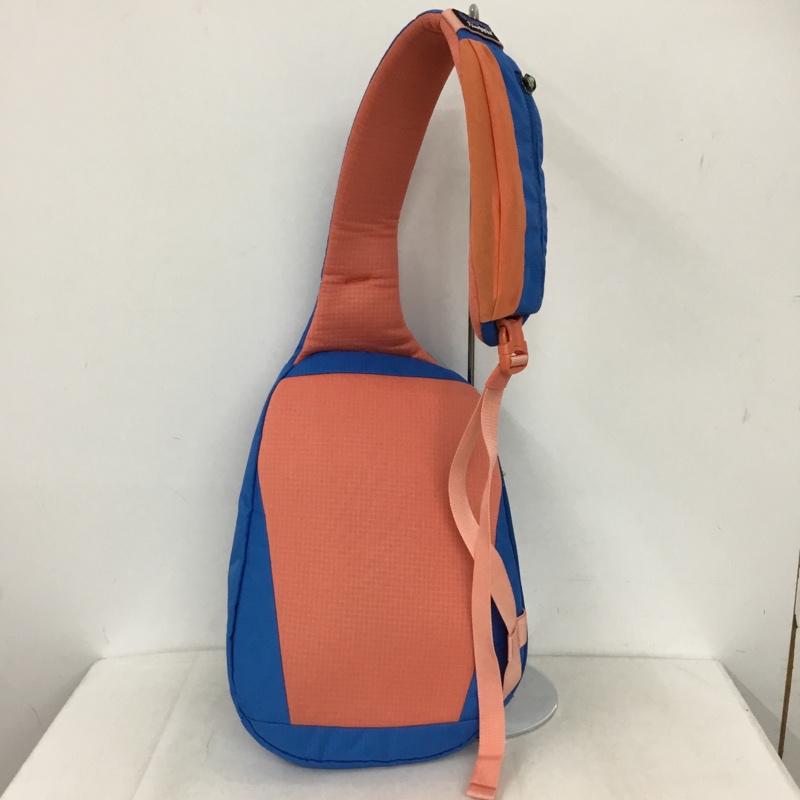 パタゴニア patagonia ボディバッグ ボディバッグ 48262SP24 Atom Sling Bag 8L ロゴ、文字 青 / ブルー / blue X 桃 / ピンク / pink メンズ USED 古着 中古 10160246