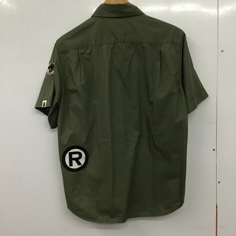 アベイシングエイプ A BATHING APE シャツ、ブラウス 半袖 半袖シャツ プリントシャツ ポケットシャツ M ロゴ、文字 カーキ / カーキ / khaki メンズ USED 古着 中古 10160506