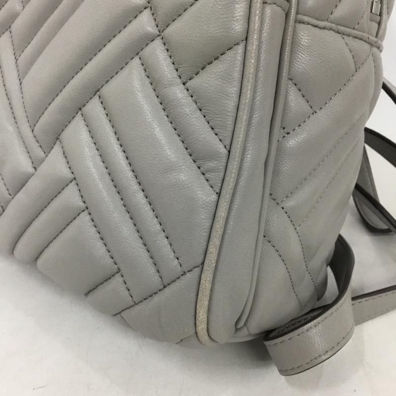 マイケルコース MICHAEL KORS リュックサック、デイパック リュックサック、デイバッグ 35S9SAYB2T キルティングレザー ロゴ、文字 灰 / グレー / gray レディース USED 古着 中古 10160585