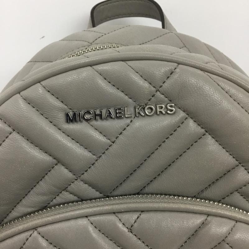 マイケルコース MICHAEL KORS リュックサック、デイパック リュックサック、デイバッグ 35S9SAYB2T キルティングレザー ロゴ、文字 灰 / グレー / gray レディース USED 古着 中古 10160585