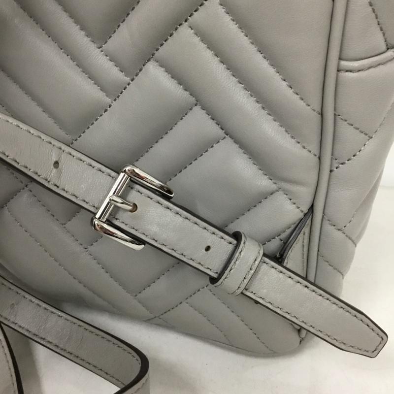 マイケルコース MICHAEL KORS リュックサック、デイパック リュックサック、デイバッグ 35S9SAYB2T キルティングレザー ロゴ、文字 灰 / グレー / gray レディース USED 古着 中古 10160585
