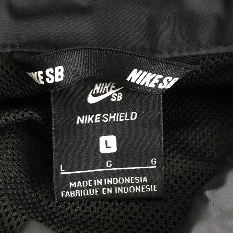 ナイキ NIKE ジャケット、上着 ジャンパー、ブルゾン ナイロンジャケット フロントボタン アウター L ロゴ、文字 黒 / ブラック / black メンズ USED 古着 中古 10160776