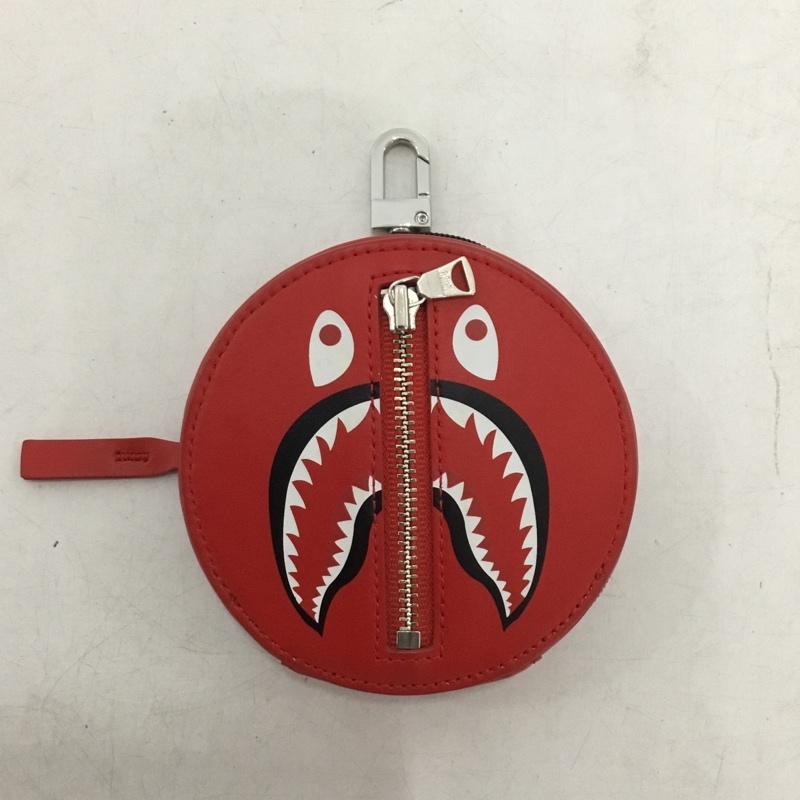 アベイシングエイプ A BATHING APE 財布 コンパクト財布 SHARK LEATHER COIN CASE  赤 / レッド / red メンズ USED 古着 中古 10161402