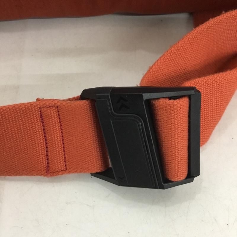 ユリウス JULIUS ウエストバッグ ウエストバッグ ボディバッグ MMXIX II DAWN ロゴ、文字 橙 / オレンジ / orange メンズ USED 古着 中古 10161422