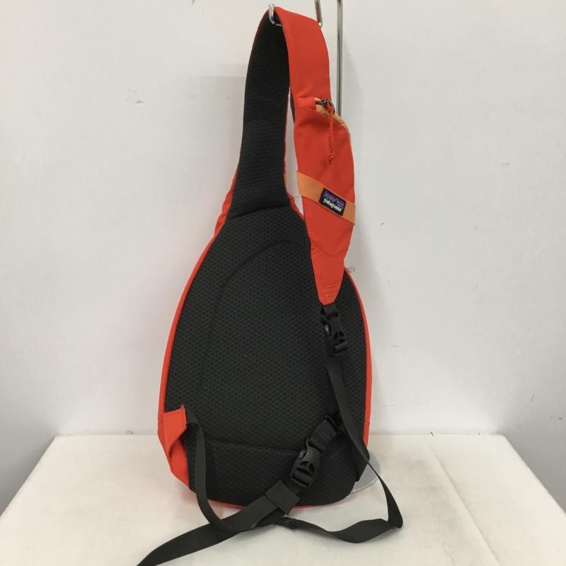 パタゴニア patagonia ボディバッグ ボディバッグ Atom 8L ワンショルダーバッグ スリングバッグ ロゴ、文字 赤 / レッド / red X 橙 / オレンジ / orange メンズ USED 古着 中古 10161434