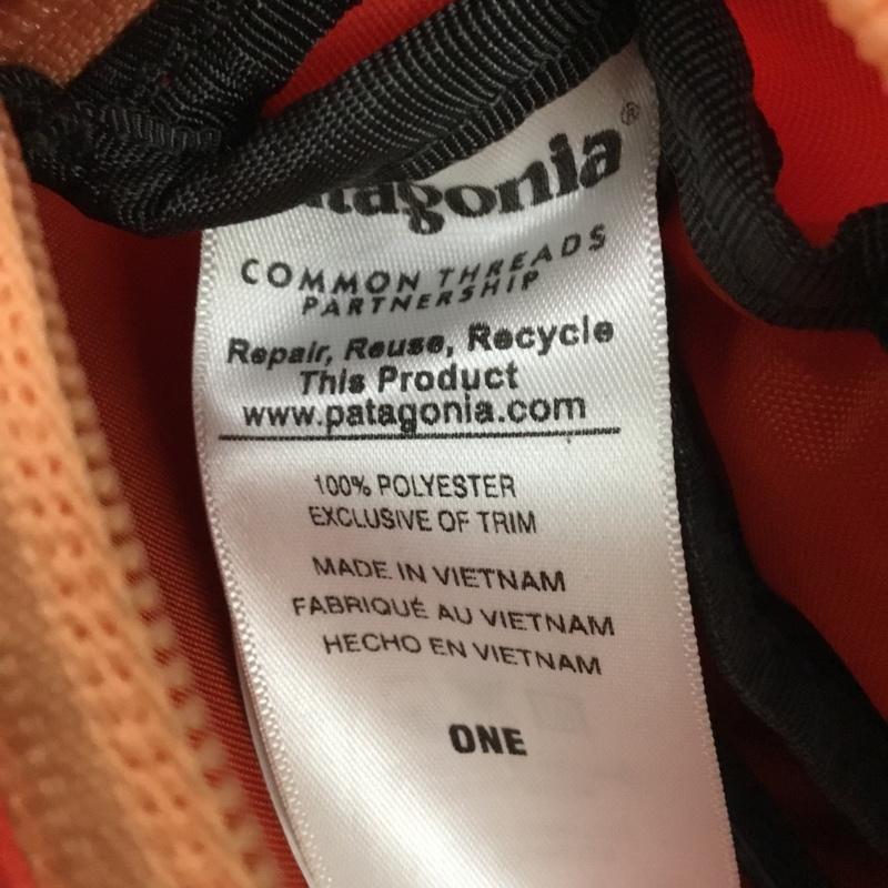パタゴニア patagonia ボディバッグ ボディバッグ Atom 8L ワンショルダーバッグ スリングバッグ ロゴ、文字 赤 / レッド / red X 橙 / オレンジ / orange メンズ USED 古着 中古 10161434