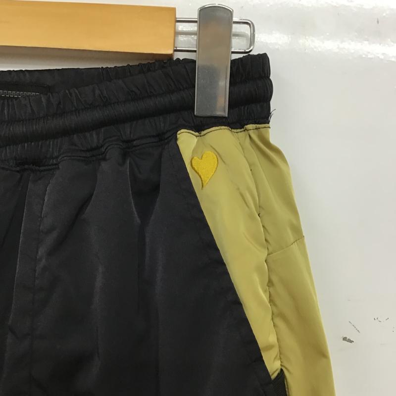 エーケーエム AKM パンツ ワークパンツ、ペインターパンツ ナイロンパンツ ワイドパンツ カジュアルパンツ ジャージ ロゴ、文字 黒 / ブラック / black メンズ USED 古着 中古 10161466