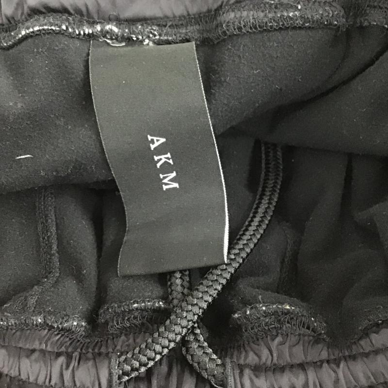 エーケーエム AKM パンツ ワークパンツ、ペインターパンツ ナイロンパンツ ワイドパンツ カジュアルパンツ ジャージ ロゴ、文字 黒 / ブラック / black メンズ USED 古着 中古 10161466