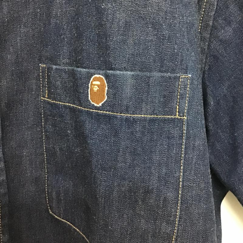 アベイシングエイプ A BATHING APE シャツ、ブラウス 半袖 半袖シャツ デニムシャツ カジュアルシャツ L ロゴ、文字 インディゴ / インディゴ / Indigo メンズ USED 古着 中古 10161525