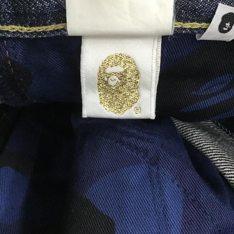 アベイシングエイプ A BATHING APE パンツ デニム、ジーンズ デニムパンツ スリムパンツ カジュアルパンツ M ロゴ、文字 インディゴ / インディゴ / Indigo メンズ USED 古着 中古 10161598
