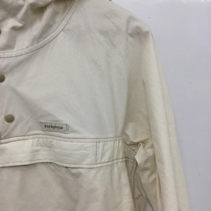 パタゴニア patagonia ジャケット、上着 ジャンパー、ブルゾン プルオーバージャケット アウター S ロゴ、文字 アイボリー / アイボリー / メンズ USED 古着 中古 10162502