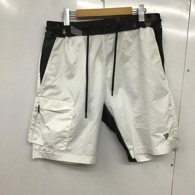 エーケーエム AKM パンツ ショートパンツ ショートパンツ ハーフパンツ カジュアルパンツ L ロゴ、文字 白 / ホワイト / white X 黒 / ブラック / black メンズ USED 古着 中古 10162770