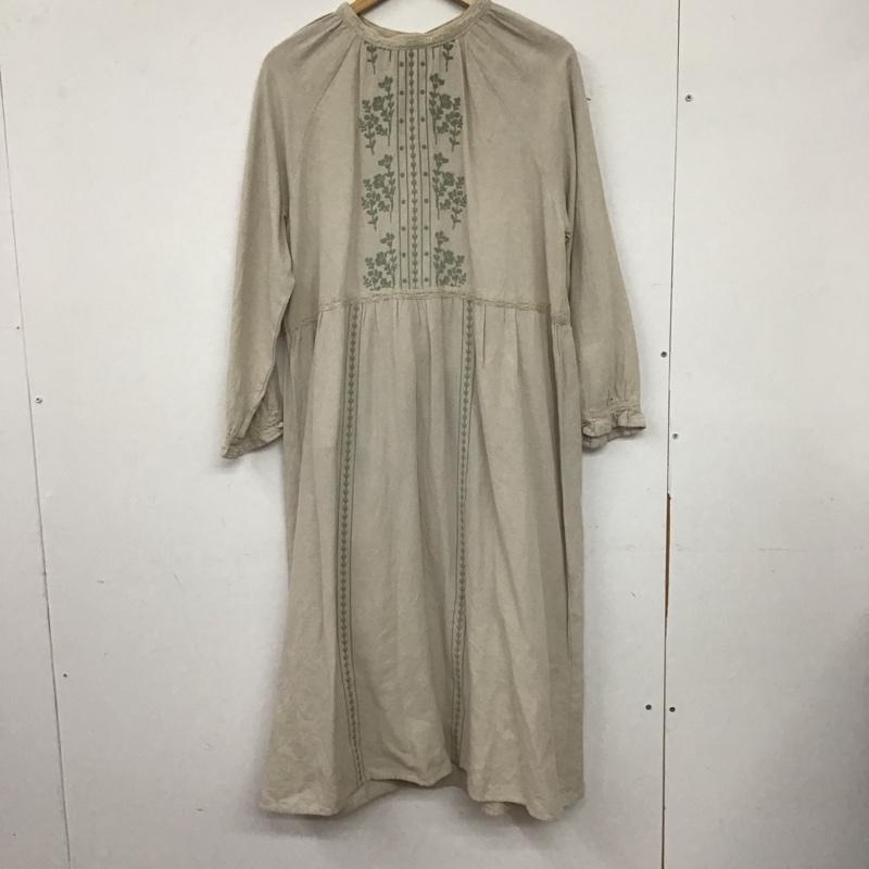 サマンサモスモス Samansa Mos2 ワンピース ロングスカート 長袖ロングワンピース ノーカラーシャツワンピース フレアスカート FREE ロゴ、文字 ベージュ / ベージュ /  レディース USED 古着 中古 10142033
