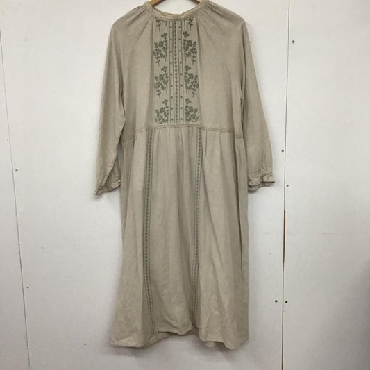 サマンサモスモス Samansa Mos2 ワンピース ロングスカート 長袖ロングワンピース ノーカラーシャツワンピース フレアスカート FREE ロゴ、文字 ベージュ / ベージュ /  レディース USED 古着 中古 10142033