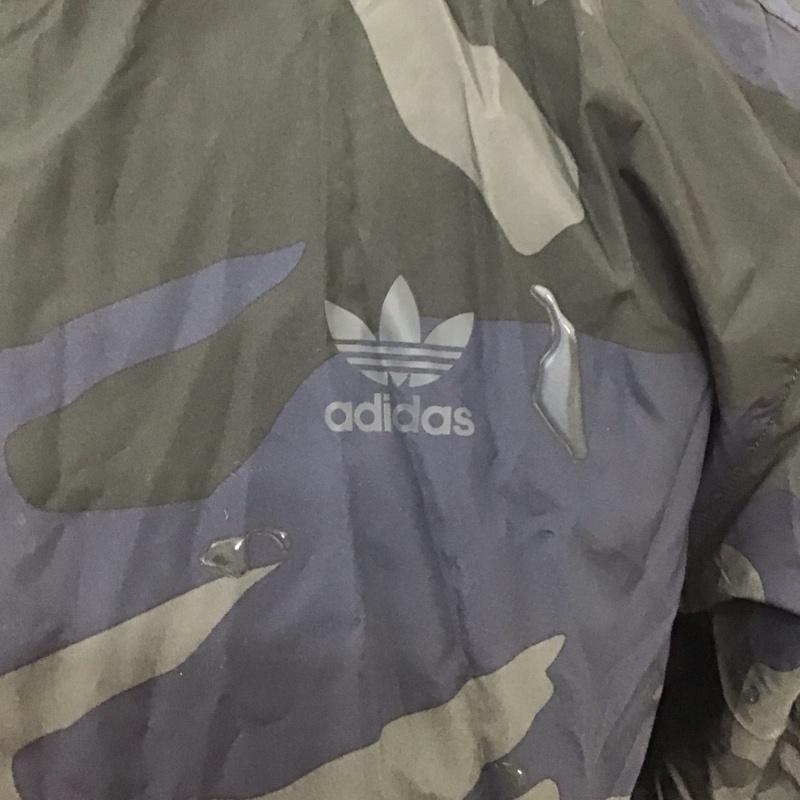 アディダス adidas ジャケット、上着 ジャケット、ブレザー H13460 ウィンドブレーカー スポーツウェア カモ柄 迷彩 L ロゴ、文字 マルチカラー / マルチカラー /  メンズ USED 古着 中古 10125715