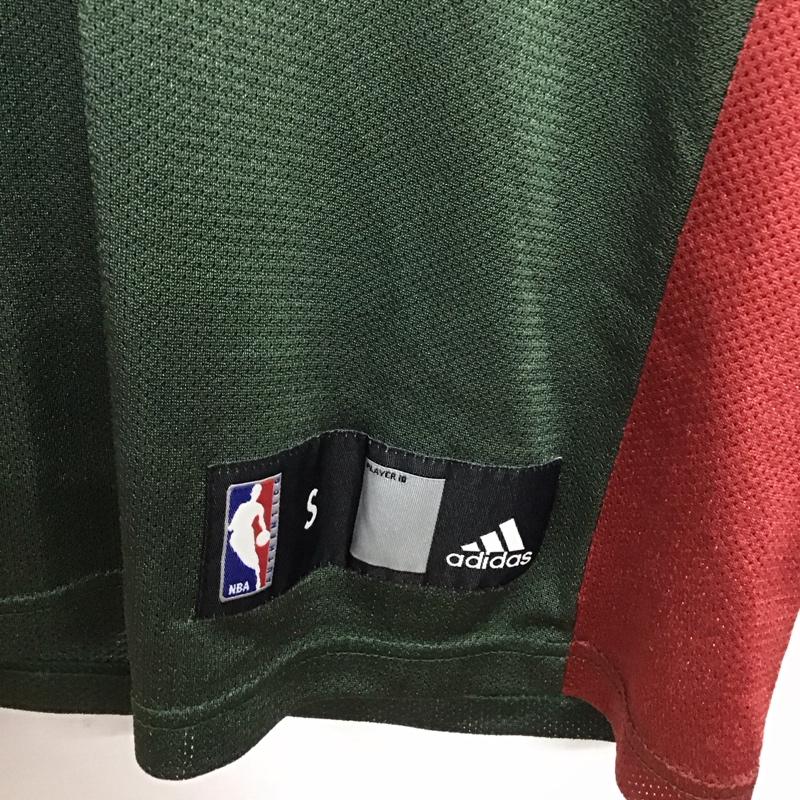 アディダス adidas タンクトップ タンクトップ タンクトップ ノースリーブカットソー Vネック スポーツウェア S ロゴ、文字 カーキ / カーキ /  メンズ USED 古着 中古 10142607