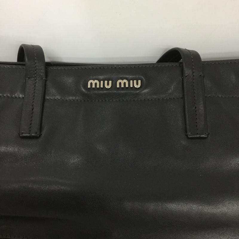 ミュウミュウ miu miu トートバッグ トートバッグ レザー ロゴ、文字 黒 / ブラック /  レディース USED 古着 中古 10126461