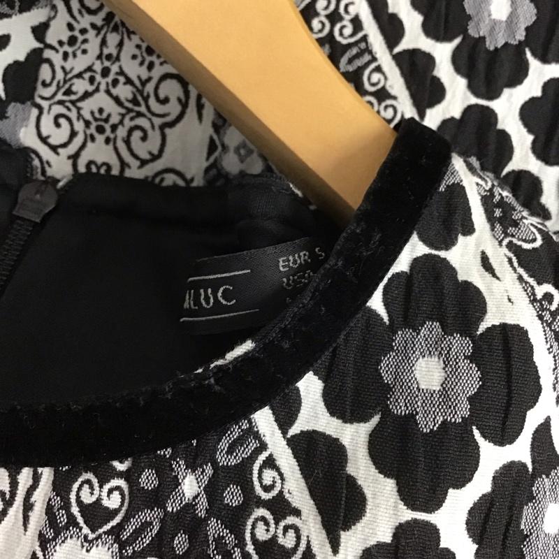 ザラ ZARA TRAFALUC ワンピース ひざ丈スカート 長袖ワンピース ロングワンピース ストレッチ S 総柄 白 / ホワイト / X 黒 / ブラック /  レディース USED 古着 中古 10128899