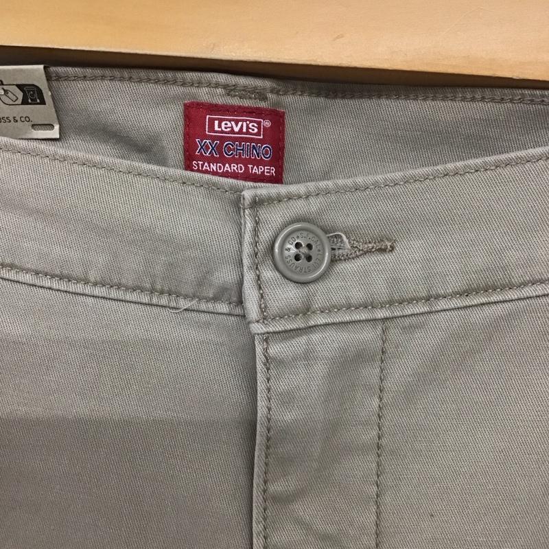 リーバイス Levi s パンツ デニム、ジーンズ チノパン スリムパンツ カジュアルパンツ ストレッチパンツ 31インチ 無地 ベージュ / ベージュ /  メンズ USED 古着 中古 10139725