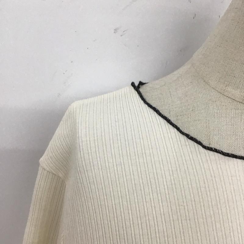 ダブルクローゼット w closet カットソー 長袖 356003 刺繍入りフレアスリーブプルオーバー FREE ロゴ、文字 オフホワイト / オフホワイト / X 黒 / ブラック /  レディース USED 古着 中古 10108410