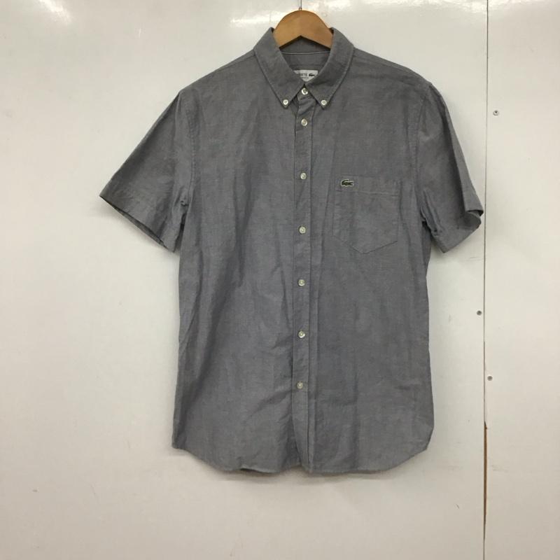 ラコステ LACOSTE シャツ、ブラウス 半袖 半袖シャツ ボタンダウンシャツ カラーシャツ ロゴ、文字 灰 / グレー /  メンズ USED 古着 中古 10146836