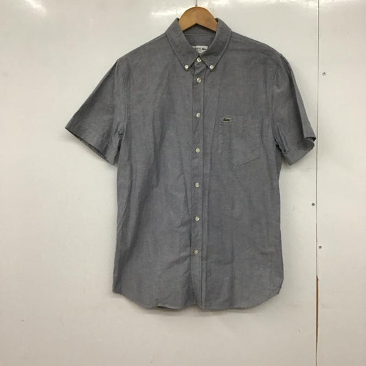 ラコステ LACOSTE シャツ、ブラウス 半袖 半袖シャツ ボタンダウンシャツ カラーシャツ ロゴ、文字 灰 / グレー /  メンズ USED 古着 中古 10146836