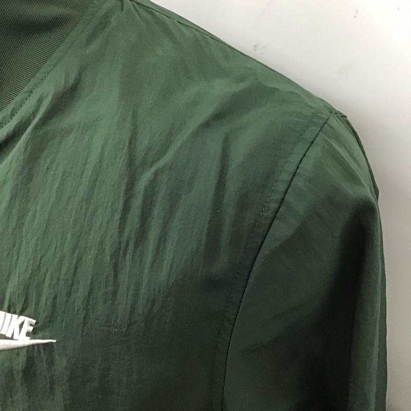 ナイキ NIKE ジャケット、上着 ジャケット、ブレザー ar2215-370 ナイロンジャケット 前ボタン アウター M ロゴ、文字 緑 / グリーン /  メンズ USED 古着 中古 10123067