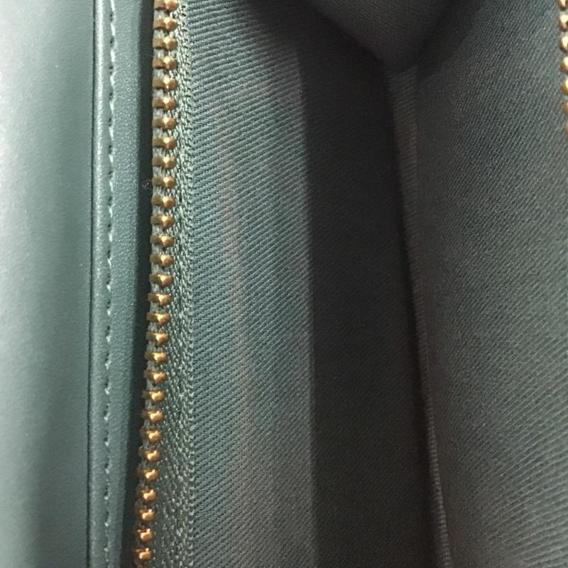 チャールズアンドキース charles&keith 財布 二つ折り メタリックフロントフラップ ロゴ、文字 緑 / グリーン /  レディース USED 古着 中古 10134093