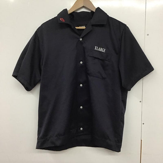 エクストララージ XLARGE シャツ、ブラウス 半袖 半袖シャツ 刺繍シャツ ポケットシャツ カラーシャツ M ロゴ、文字 紺 / ネイビー /  メンズ USED 古着 中古 10133263