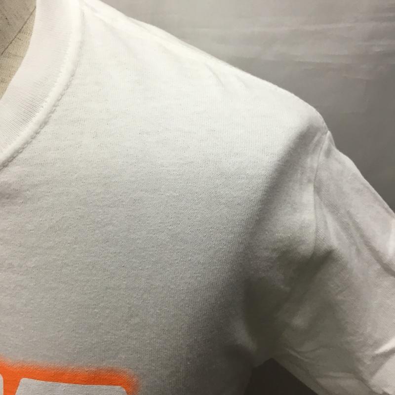 古着 USED Tシャツ 半袖 TYPOGRAFFITI 1.1 INVISIBLE 北山雅和 ロゴ、文字 白 / ホワイト /  メンズ USED 古着 中古 10120998