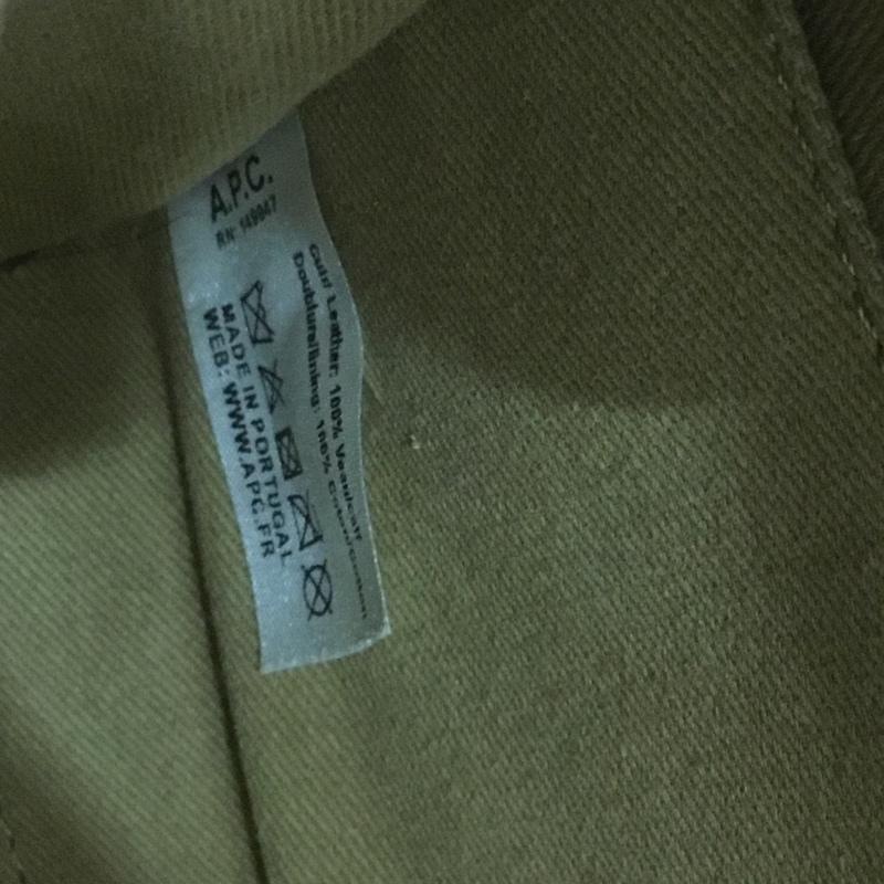 アーペーセー A.P.C. ショルダーバッグ ショルダーバッグ ハーフムーン ロゴ、文字 茶 / ブラウン /  レディース USED 古着 中古 10136346