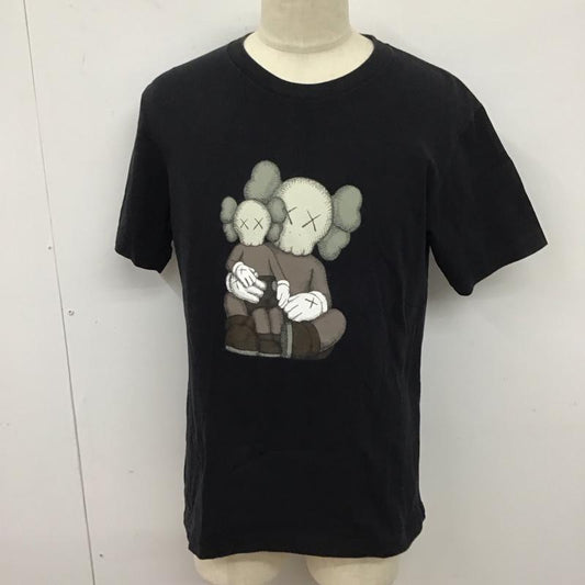 ユニクロ UNIQLO Tシャツ 半袖 341-467775 KAWSTシャツ 半袖カットソー プリントTシャツ L プリント 黒 / ブラック /  メンズ USED 古着 中古 10125047