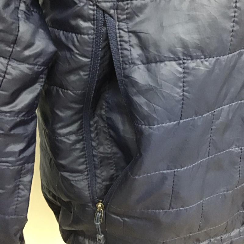 パタゴニア patagonia ジャケット、上着 ジャンパー、ブルゾン ジップアップジャケット ジャンパー ダウンジャケット カジュアルジャケット アウター M ロゴ、文字 紺 / ネイビー /  メンズ USED 古着 中古 10110905
