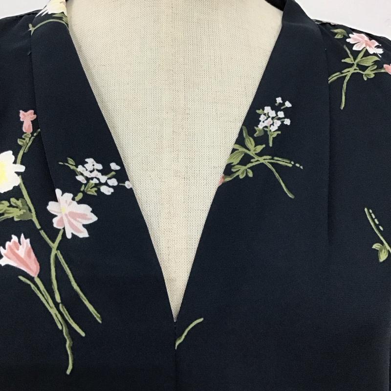 ビス ViS カットソー 半袖 BVH-1863-A フレンチスリーブ飛び花柄ノーカラーブラウス スキッパー M 花柄 紺 / ネイビー /  レディース USED 古着 中古 10116199