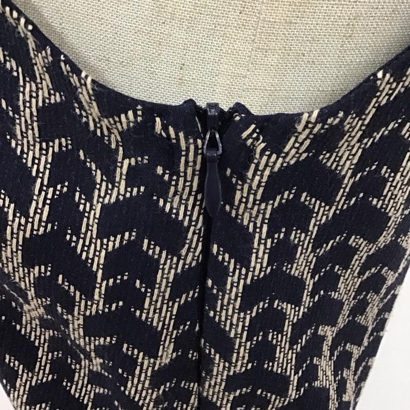 ザラ ZARA ワンピース ひざ丈スカート ノースリーブワンピース ひざ丈ワンピース 総柄 総柄 白 / ホワイト / X 紺 / ネイビー /  レディース USED 古着 中古 10113051