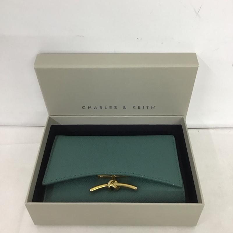 チャールズアンドキース charles&keith 財布 二つ折り メタリックフロントフラップ ロゴ、文字 緑 / グリーン /  レディース USED 古着 中古 10134093