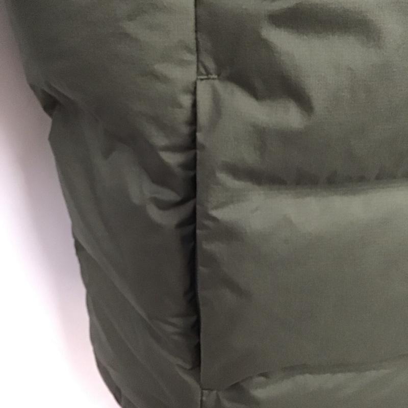 ユニクロ UNIQLO ジャケット、上着 ジャケット、ブレザー 311-400511 シームレスダウンパーカ M 無地 カーキ / カーキ /  メンズ USED 古着 中古 10120191