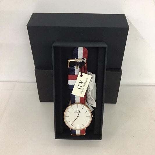 ダニエルウェリントン Daniel Wellington 腕時計 アナログ（クォーツ式） Classic Cambridge 箱有 ロゴ、文字 白 / ホワイト / X 紺 / ネイビー / X 赤 / レッド /  レディース USED 古着 中古 10134452