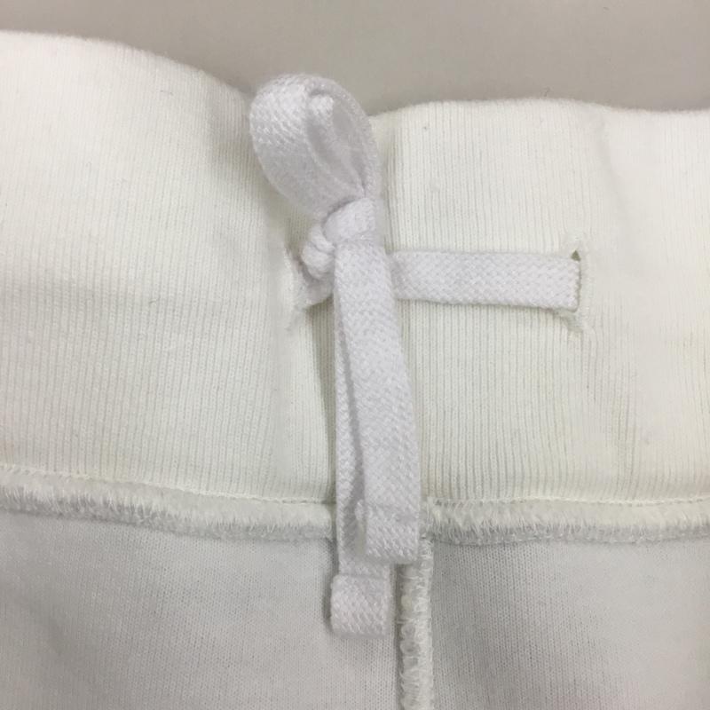 アベイシングエイプ A BATHING APE パンツ ショートパンツ ショートパンツ ハーフパンツ カジュアルパンツ L プリント 白 / ホワイト / X 灰 / グレー /  メンズ USED 古着 中古 10121696