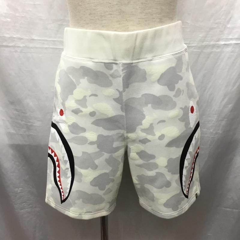 アベイシングエイプ A BATHING APE パンツ ショートパンツ ショートパンツ ハーフパンツ カジュアルパンツ L プリント 白 / ホワイト / X 灰 / グレー /  メンズ USED 古着 中古 10121696